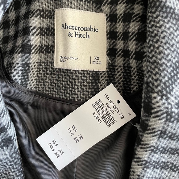 Abercrombie and Fitch Wool Blend Blazer. - Picture 2 of 12